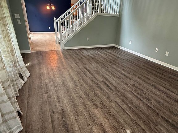 4th image of 2353 Colfax Ln