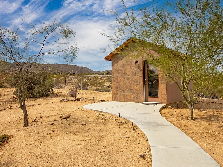 Saddleback Rd — Photo 15