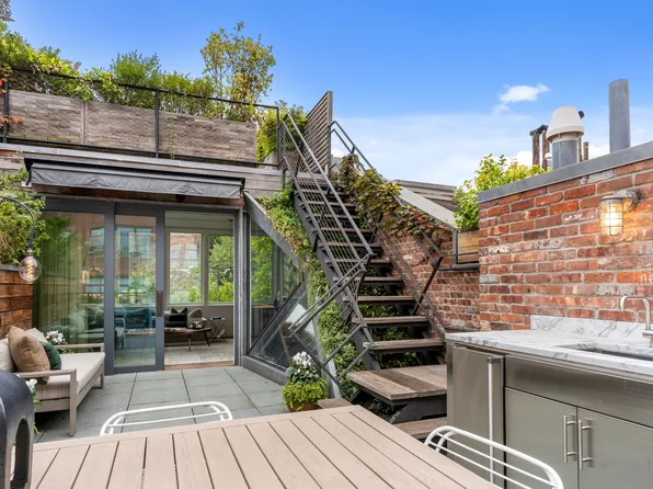 430 Hudson Street image 18 of 34