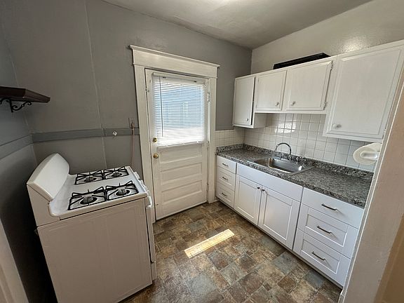4th image of 422 Skillen St #11