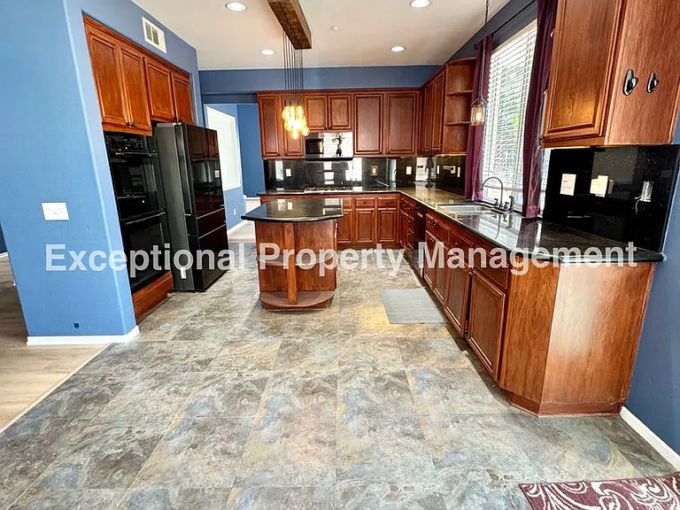 14855 Hedgerow Ct — Photo 8