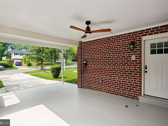 3rd image of 811 Kenbrook Dr