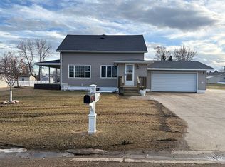 1350 3rd St N, Carrington, ND 58421