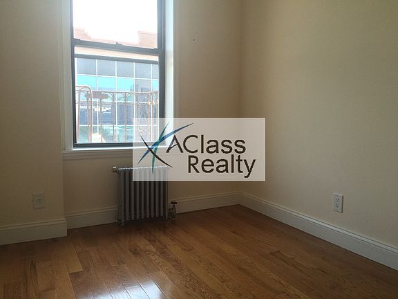 2nd image of 3422 Steinway St