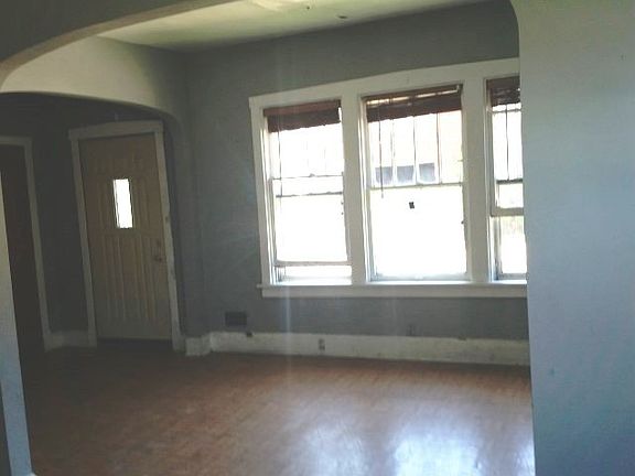 3rd image of 3257 N Kilbourn Ave