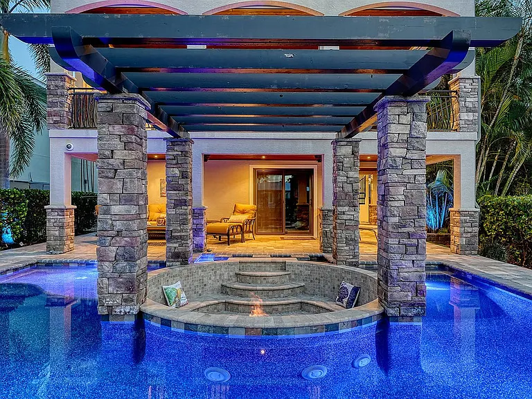 7760 Holiday Dr #3-ID1590870P — Photo 39