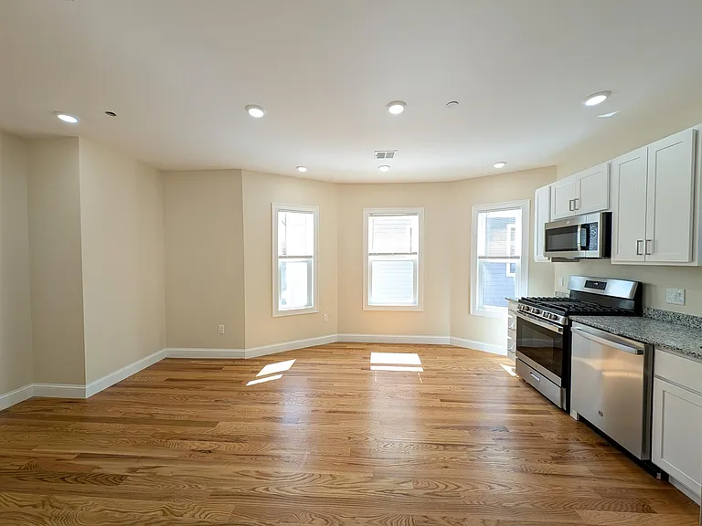 22 Holyoke Rd — Photo 2