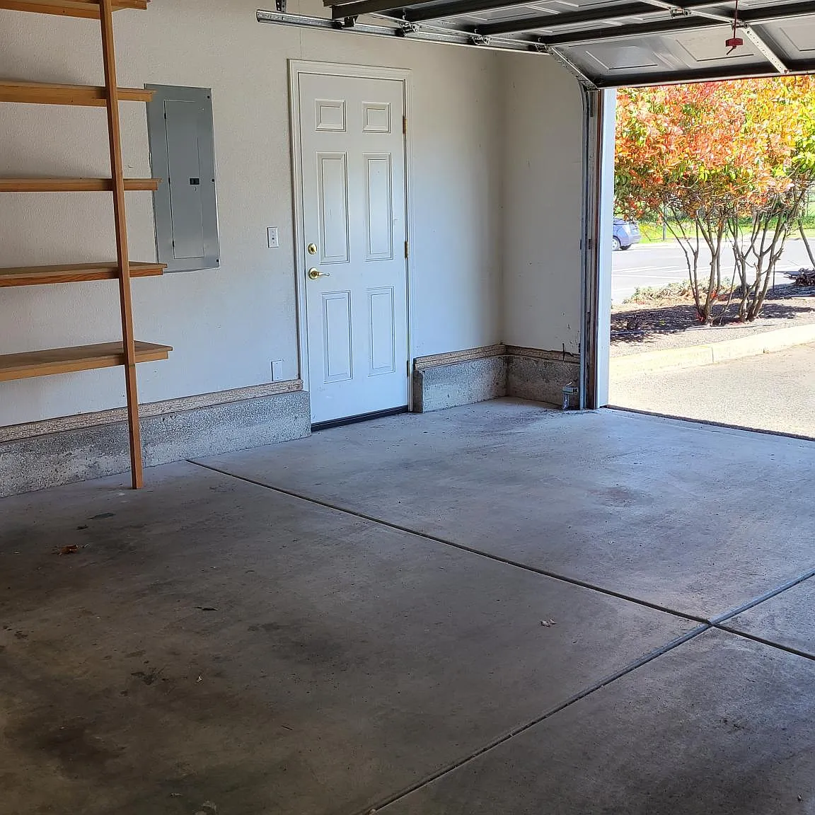 3 bed, 1228 sqft, $2,300 — Photo 2