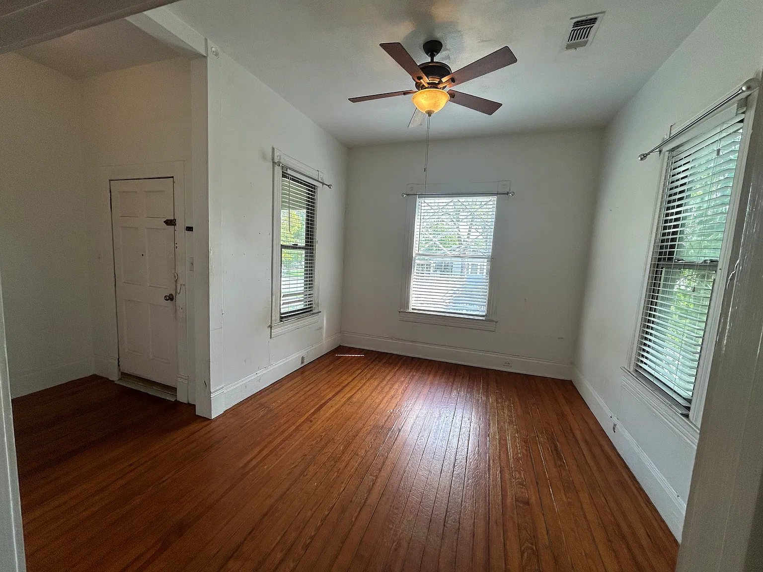 517 W Mulberry Ave — Photo 3
