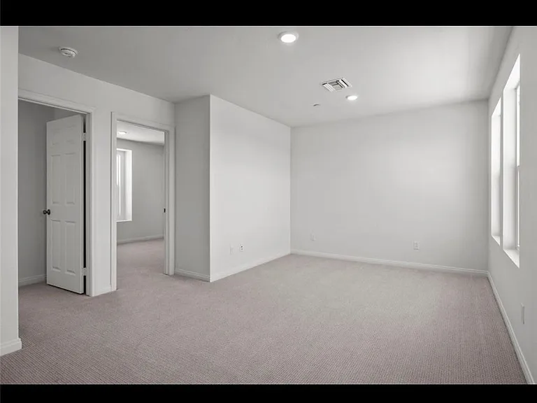 3905 E Coronado Privado — Photo 5