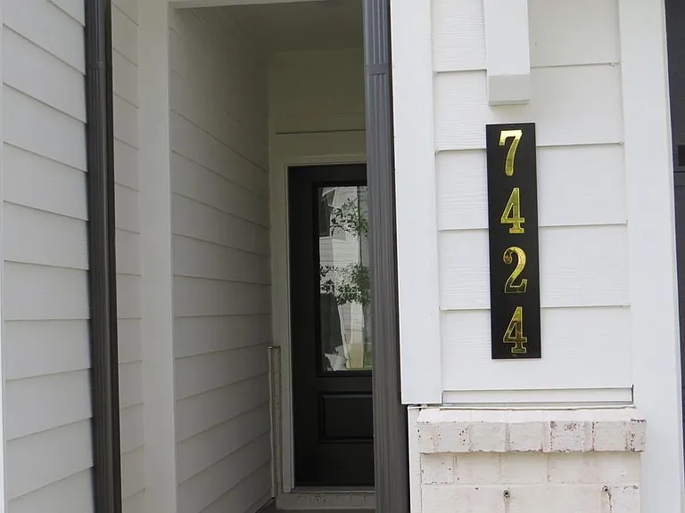 7424 Quinn Pl — Photo 2