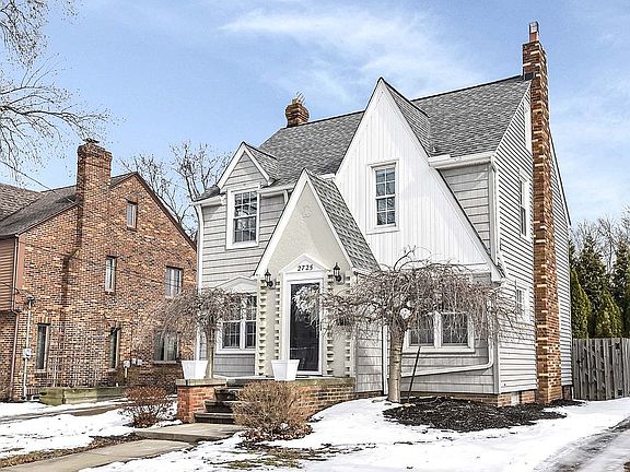 2nd image of 2725 Lakeview Ave