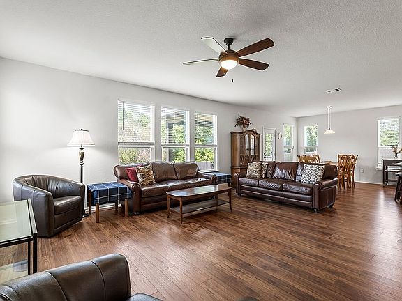 3rd image of 915 Thrasher Glade Dr