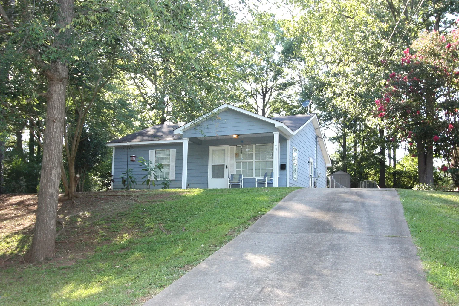 1196 Lindsey St photo 1