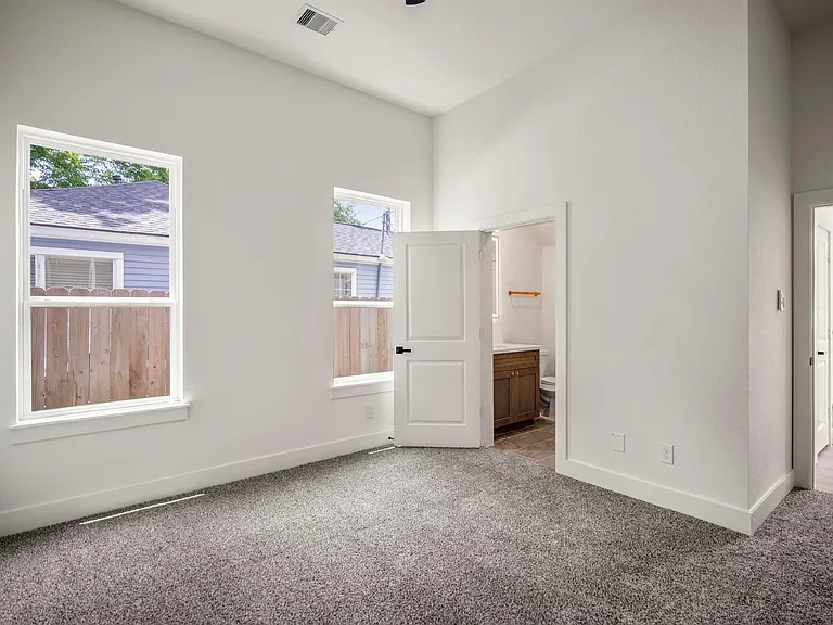 1226 E 23rd St — Photo 18