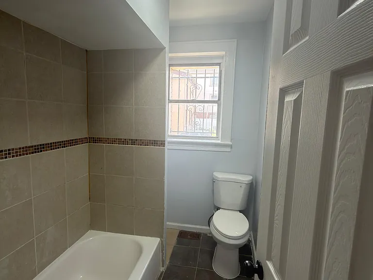 402 Marshall St #1L — Photo 5