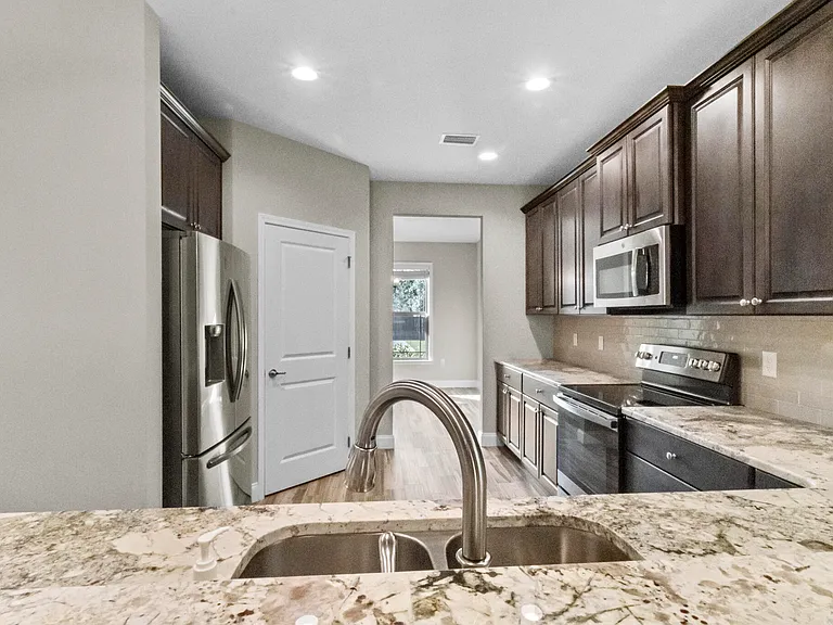 949 Kenzie Ln — Photo 11