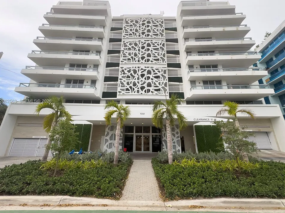 9261 E Bay Harbor Dr #405