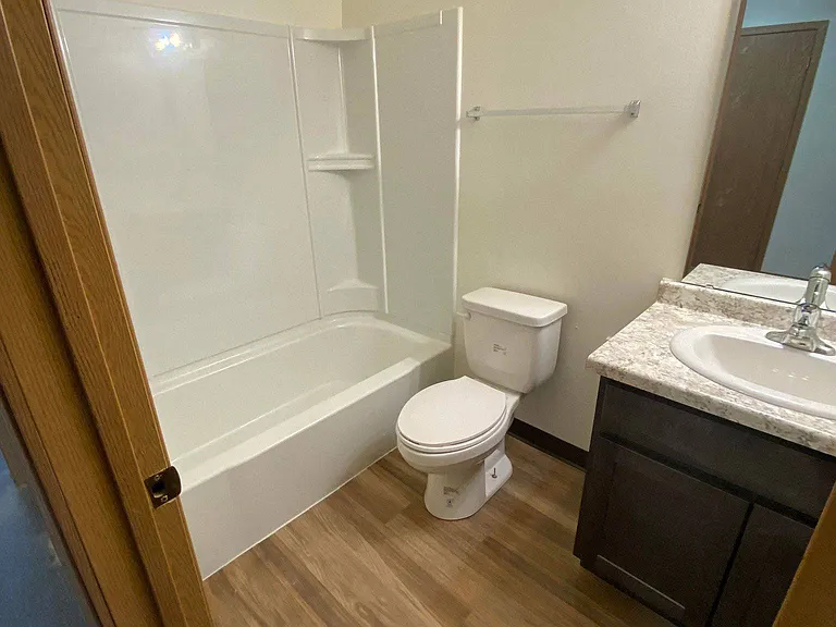 Fargo, ND Sheyenne Terrace | Bathroom