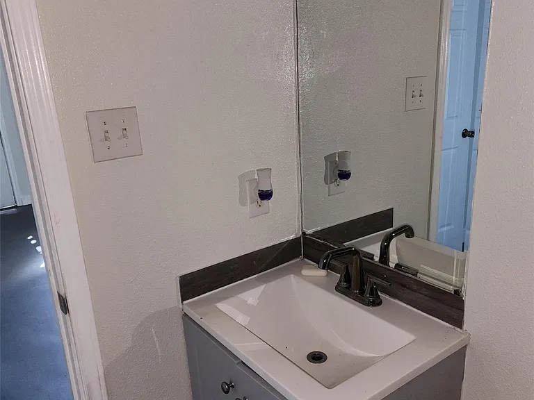 4710 Pelican St #1 — Photo 15