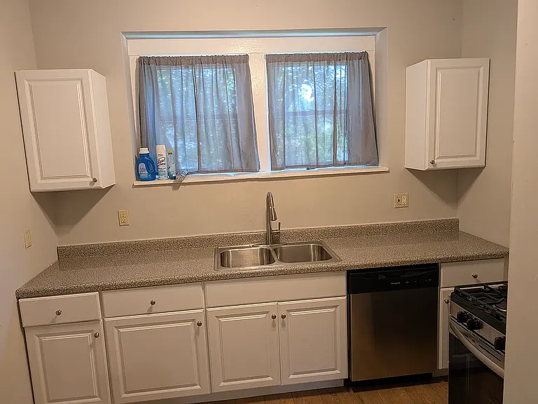 43 Strauss St #1F — Photo 6