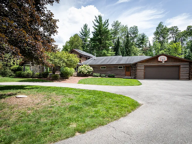 1447 E River Rd — Photo 50