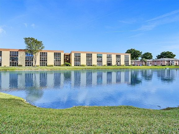 4th image of 10452 E Clairmont Cir #311
