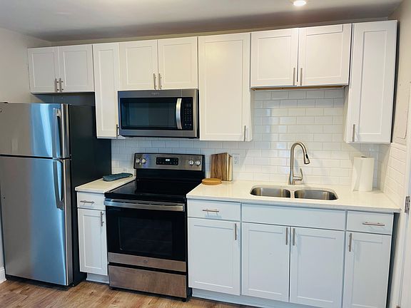 2nd image of 2820 Dellrose Ave APT B