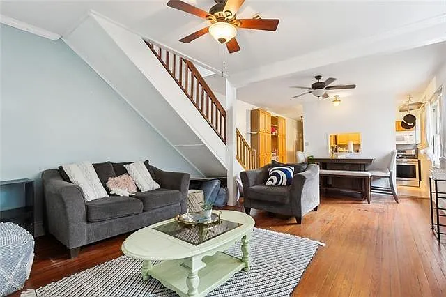 5 bed, 2.0 bath, 2349 sqft, $5,000 — Photo 2
