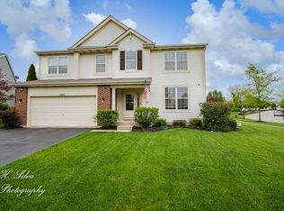 1084 White Pine Trl, Hampshire, IL 60140