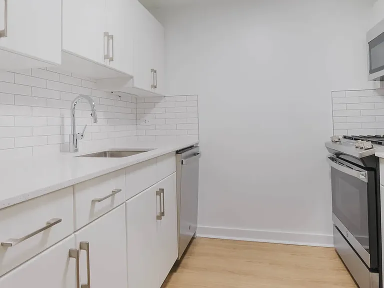 400 W 37th St #7E — Photo 7
