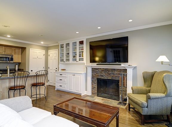 5th image of 2054 Creekside Dr