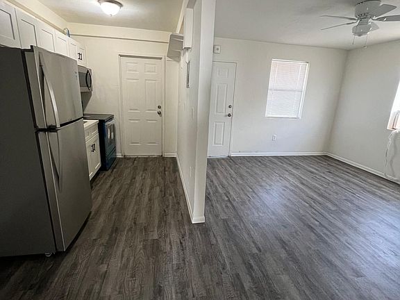3rd image of 410 NW 7th St APT 6