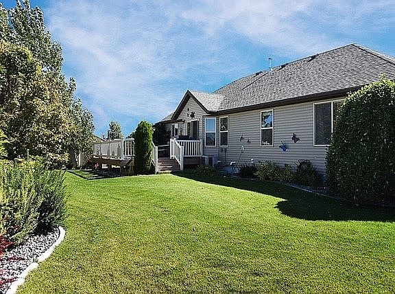 3rd image of 374 Oaktrail Dr