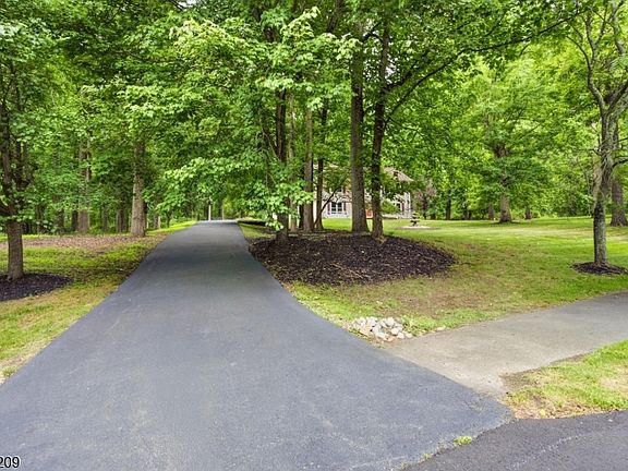 4th image of 9 Stirrup Way