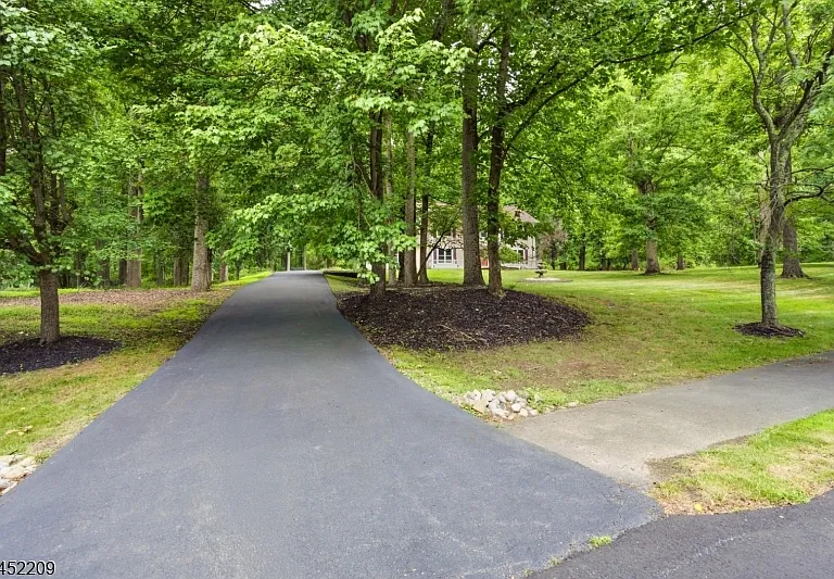 9 Stirrup Way — Photo 4
