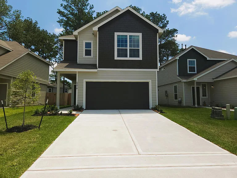 22010 King Heights Ln — Photo 1