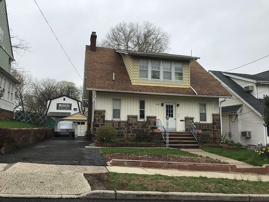 2nd image of 1020 Linden Ave