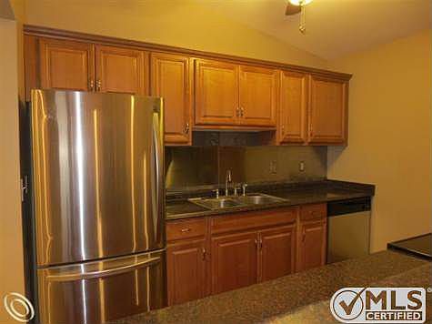 2 - Kitchen.JPG