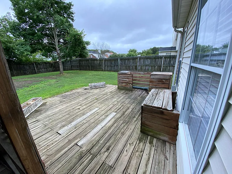 22 Old Pond Ct — Photo 6