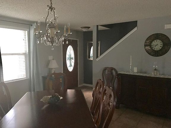 3rd image of 1917 Riverchase Ln