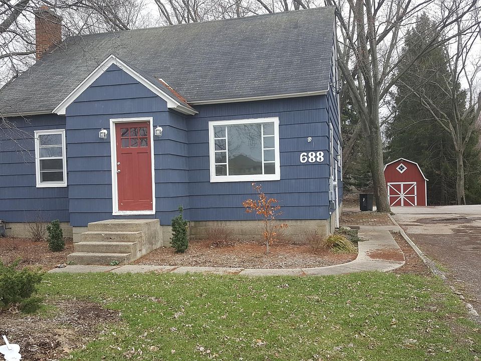 1st image of 688 E Lakewood Blvd