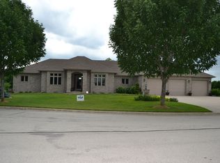 1334 Benjamin Ct, Green Bay, WI 54311