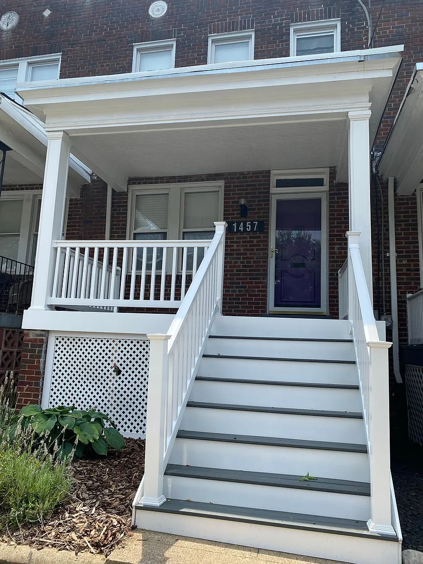 1457 Ridge Pl SE photo 1