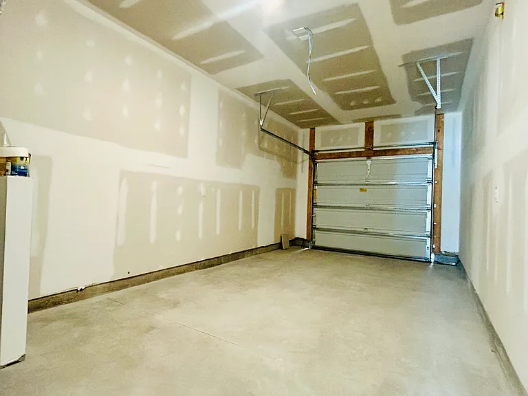 7121 Fisk Dr NE — Photo 5