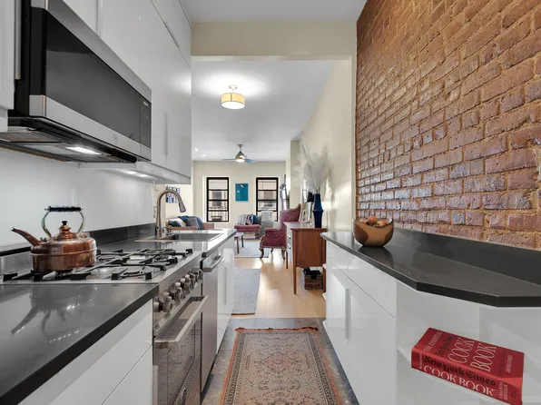 334 East 83rd Street image 3 of 6