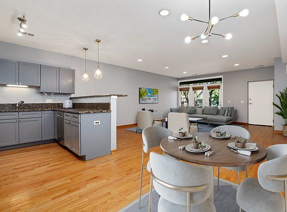 3rd image of 1927 W Diversey Pkwy Unit 1B