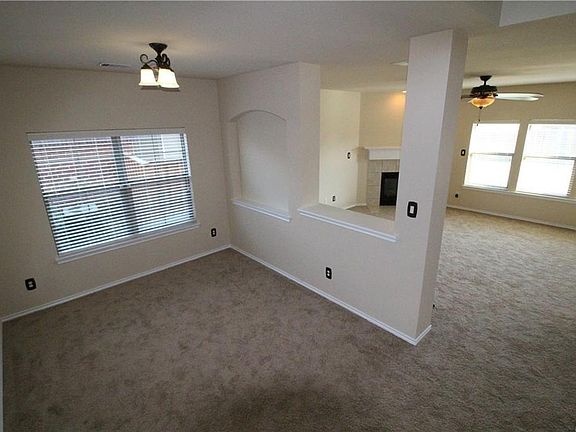 2nd image of 1609 Castle Creek Dr