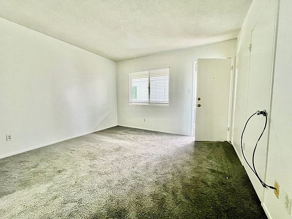 3rd image of 3235-3239 Collier Ave #3239-5