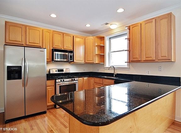 4th image of 7230 N Oakley Ave APT 3N